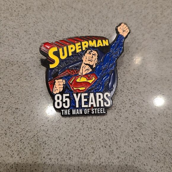 NWOT DC Superman Logo Collectible Pin - Picture 1 of 2